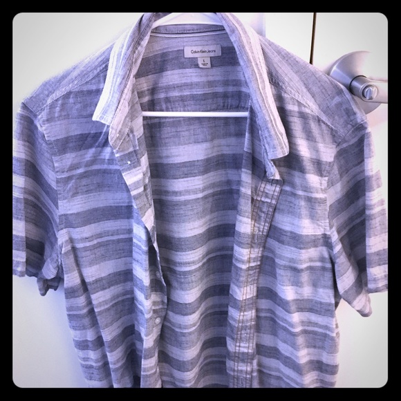 ❗️CALVEN KLEIN BUTTON DOWN - Picture 3 of 3